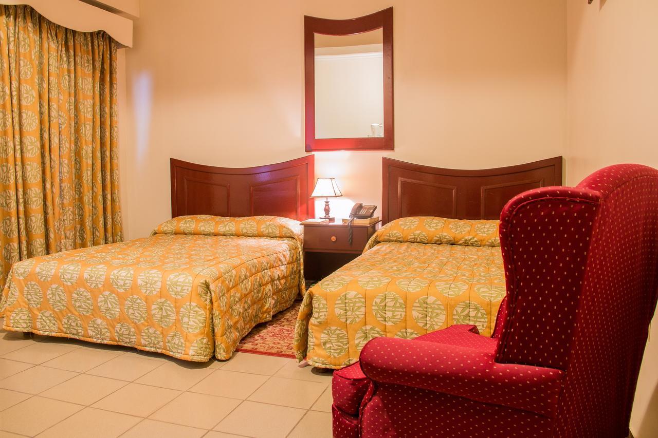 Regency Suites Hotel Джорджтаун Экстерьер фото