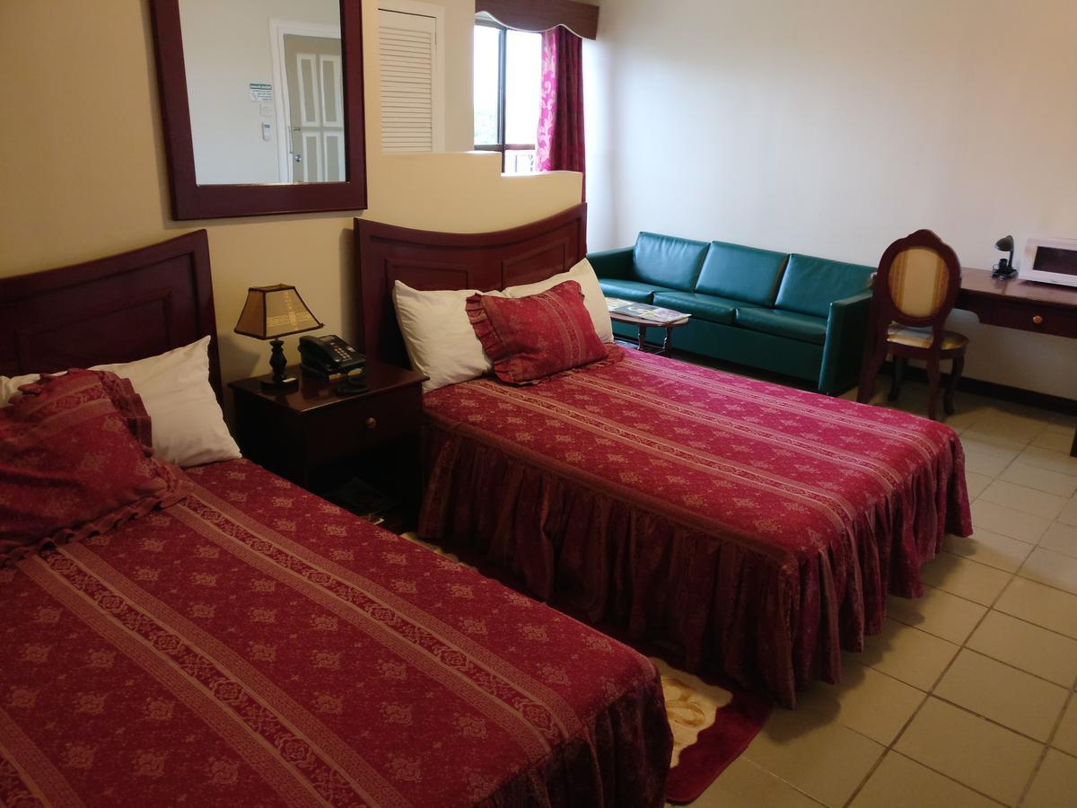 Regency Suites Hotel Джорджтаун Экстерьер фото